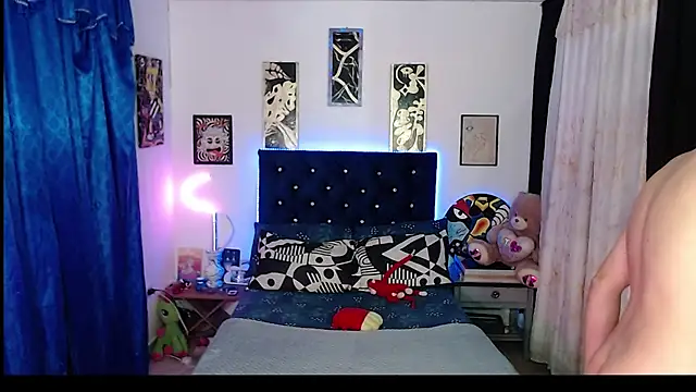 Snapshot of Yorsamm_and_friends chatting on November 16, 6:19 am Yorsamm and friends online show from November 16, 6:19 am