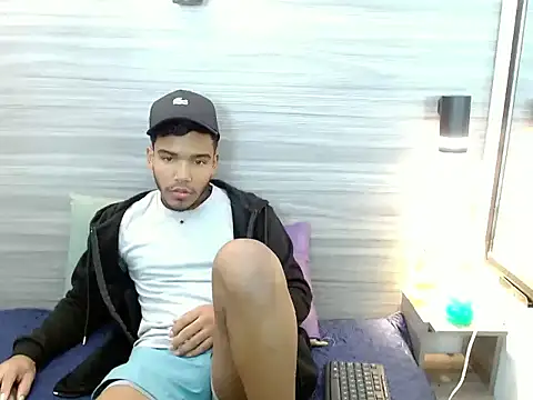Snapshot of CamiloBuck chatting on October 23, 2:00 am CamiloBuck online show from October 23, 2:00 am