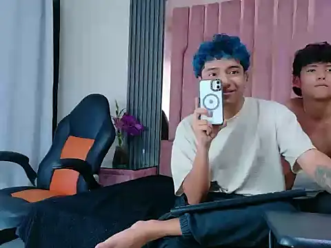 Snapshot of LiamANDJordan chatting on October 29, 9:27 pm LiamANDJordan online show from October 29, 9:27 pm