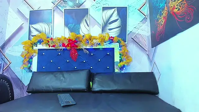 Snapshot of Room_boys_hot chatting on December 16, 2:11 pm Room boys hot online show from December 16, 2:11 pm