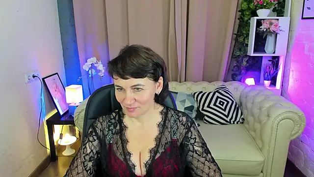 Snapshot of Demi_Mature chatting on October 22, 7:41 am Demi Mature online show from October 22, 7:41 am