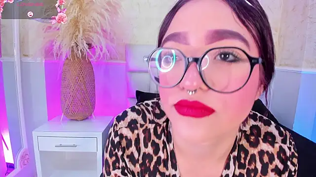 Snapshot of AlmaLopez_ chatting on December 13, 7:53 pm AlmaLopez online show from December 13, 7:53 pm