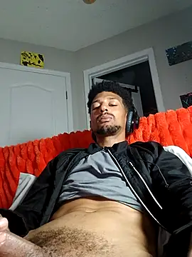 BigPrettyDick777 online show from January 13, 11:43 pm