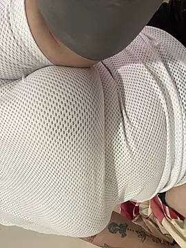 abby-hiltton online show from November 1, 8:33 pm