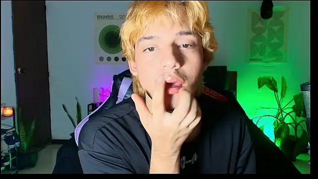 Snapshot of Habel__moretti chatting on February 21, 7:37 pm Habel moretti online show from February 21, 7:37 pm