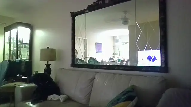 Snapshot of KosherCo313 chatting on November 6, 3:40 am KosherCo313 online show from November 6, 3:40 am