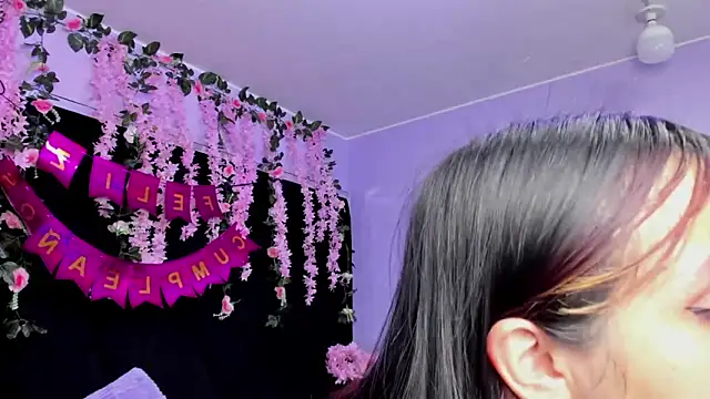 Snapshot of Gabyy_Cooper_ chatting on November 4, 2:43 am Gabyy Cooper online show from November 4, 2:43 am