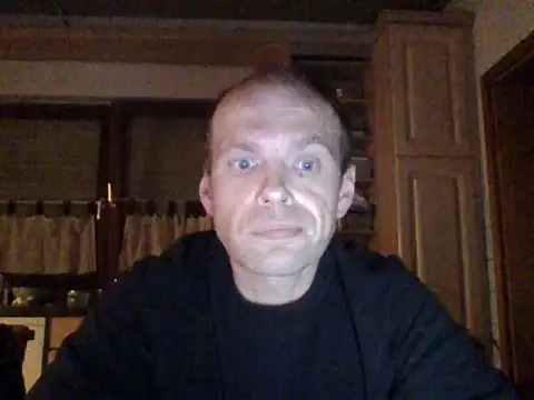 Snapshot of tommy3300 chatting on October 30, 3:41 am tommy3300 online show from October 30, 3:41 am