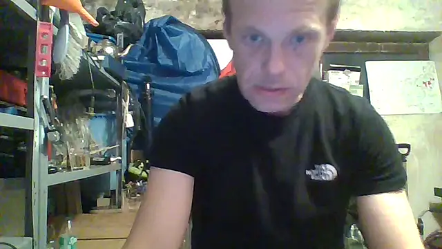Snapshot of tommy3300 chatting on April 9, 10:48 pm tommy3300 online show from April 9, 10:48 pm