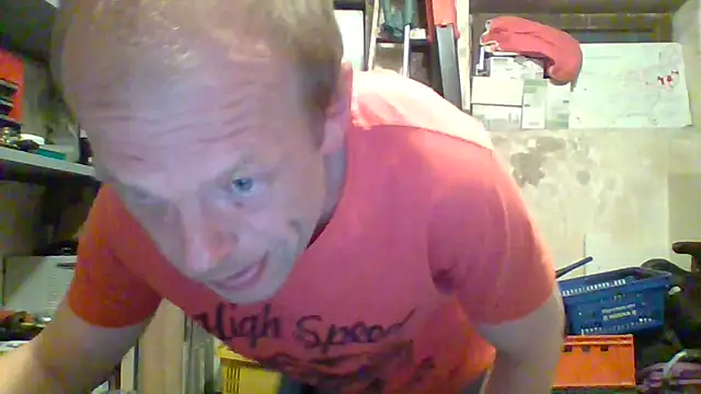 Snapshot of tommy3300 chatting on April 28, 2:49 am tommy3300 online show from April 28, 2:49 am