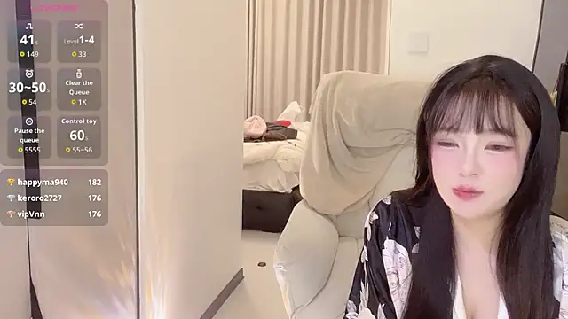 Snapshot of Follyise chatting on November 14, 10:58 am Follyise online show from November 14, 10:58 am