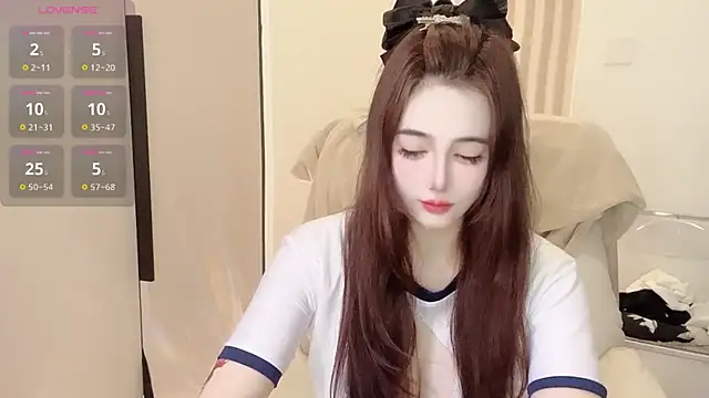 Snapshot of Follyise chatting on November 15, 9:06 am Follyise online show from November 15, 9:06 am