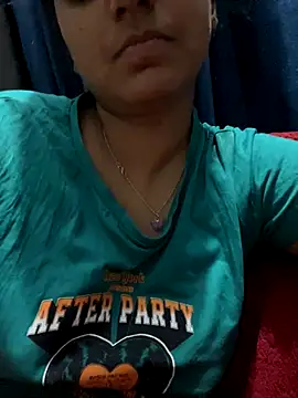 Snapshot of Cute_Marina chatting on November 22, 3:33 pm Cute Marina online show from November 22, 3:33 pm