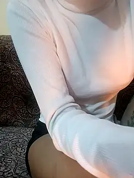 Snapshot of Fuck_me_babyy chatting on November 20, 3:39 am Fuck me babyy online show from November 20, 3:39 am