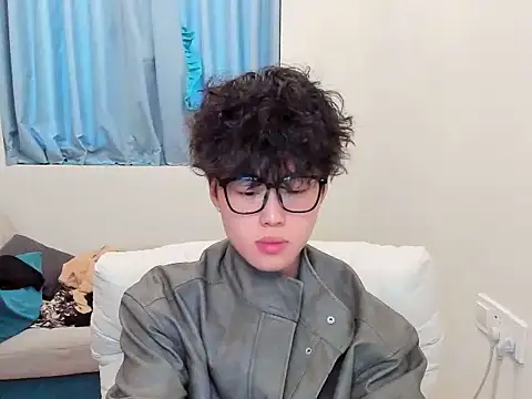 L1kuto online show from November 8, 8:25 am