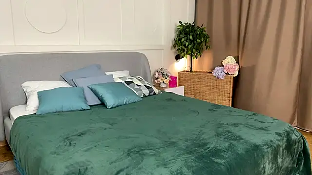 Snapshot of Adele_Shy chatting on November 29, 1:30 am Adele Shy online show from November 29, 1:30 am