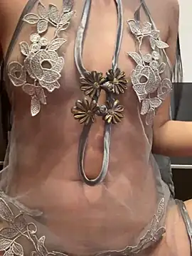 Snapshot of Emily-y chatting on November 18, 12:53 pm Emily-y online show from November 18, 12:53 pm