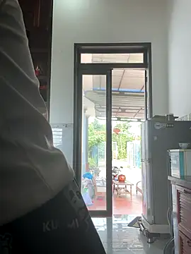 Snapshot of Emily-y chatting on December 1, 4:17 am Emily-y online show from December 1, 4:17 am