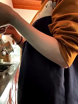 Snapshot of Emily-y chatting on December 5, 3:37 am Emily-y online show from December 5, 3:37 am