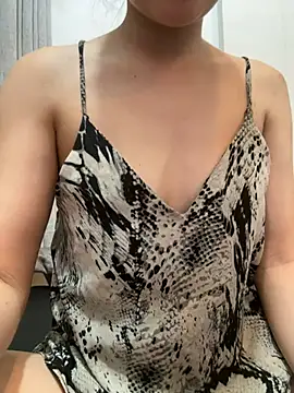 Snapshot of Emily-y chatting on June 29, 10:48 am Emily-y online show from June 29, 10:48 am