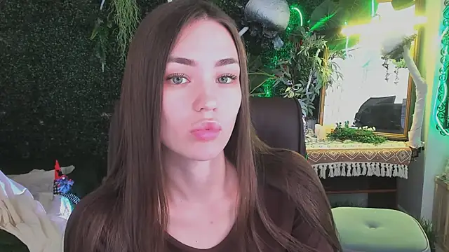 Snapshot of lollyrais chatting on December 2, 2:01 pm lollyrais online show from December 2, 2:01 pm