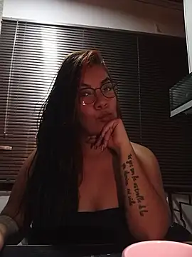 Snapshot of lili_hiugs chatting on October 23, 6:56 am lili hiugs online show from October 23, 6:56 am