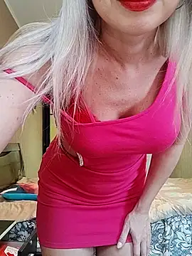 Snapshot of SelinaLovqx chatting on November 3, 9:32 am SelinaLovqx online show from November 3, 9:32 am