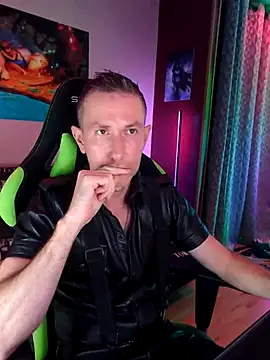 Snapshot of Gamerinleather chatting on October 24, 5:53 pm Gamerinleather online show from October 24, 5:53 pm