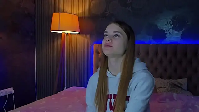 LuisaClover online show from November 22, 1:10 pm