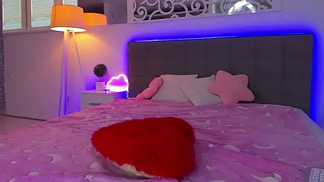 LuisaClover online show from February 9, 2:21 pm