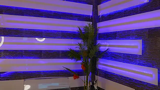 Snapshot of SexyCelline chatting on December 1, 5:23 am SexyCelline online show from December 1, 5:23 am