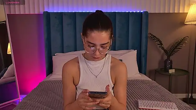 EricaKors online show from April 7, 7:31 am