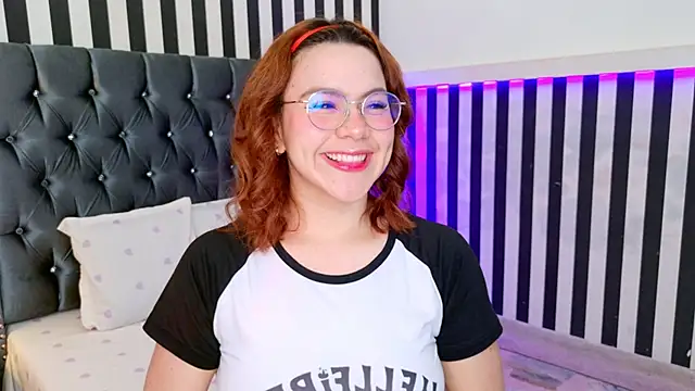 Snapshot of sussiestrawberry chatting on October 29, 10:06 am sussiestrawberry online show from October 29, 10:06 am