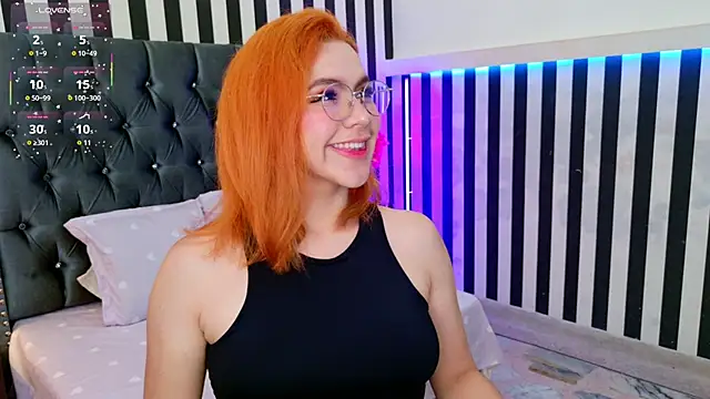 Snapshot of sussiestrawberry chatting on October 30, 10:06 am sussiestrawberry online show from October 30, 10:06 am