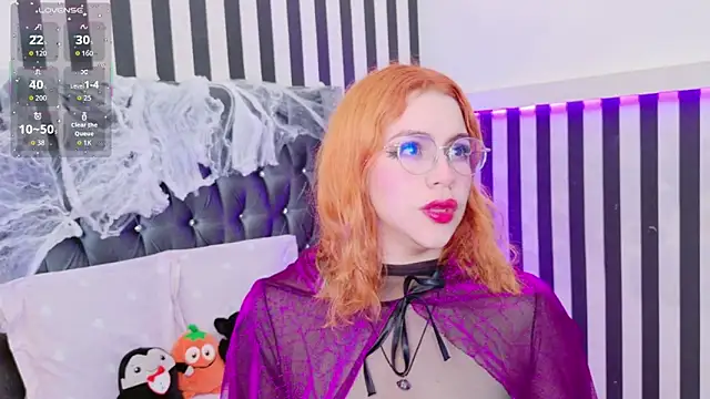 Snapshot of sussiestrawberry chatting on November 1, 5:20 am sussiestrawberry online show from November 1, 5:20 am