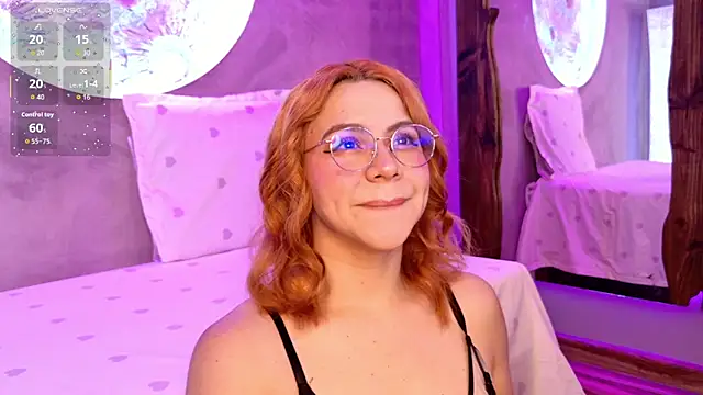 Snapshot of sussiestrawberry chatting on November 11, 10:15 am sussiestrawberry online show from November 11, 10:15 am