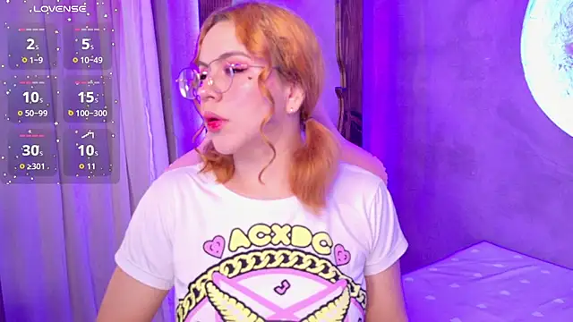 Snapshot of sussiestrawberry chatting on December 1, 10:09 am sussiestrawberry online show from December 1, 10:09 am