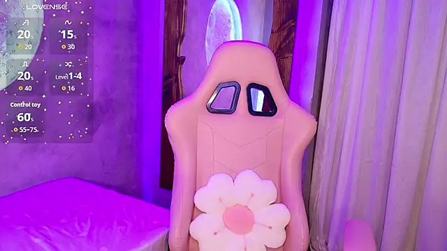 Snapshot of sussiestrawberry chatting on December 16, 10:20 am sussiestrawberry online show from December 16, 10:20 am