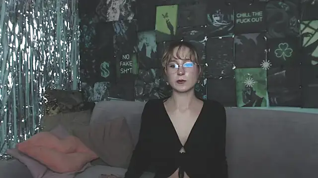 Snapshot of AlishaKellyi chatting on November 1, 2:08 pm AlishaKellyi online show from November 1, 2:08 pm