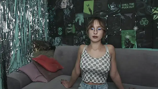 Snapshot of AlishaKellyi chatting on November 10, 5:50 am AlishaKellyi online show from November 10, 5:50 am