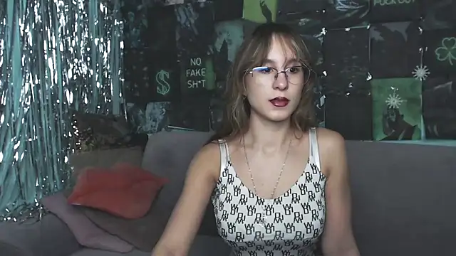 Snapshot of AlishaKellyi chatting on November 11, 5:29 am AlishaKellyi online show from November 11, 5:29 am