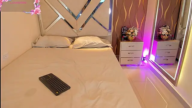 Snapshot of iam_nicolle chatting on November 1, 1:46 pm iam nicolle online show from November 1, 1:46 pm