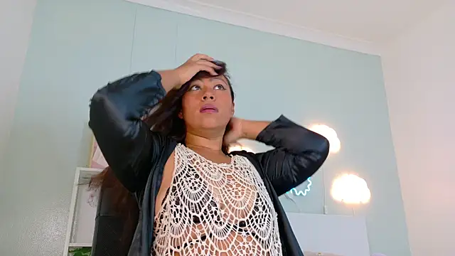 SeleneGibson   online show from November 18, 7:18 pm