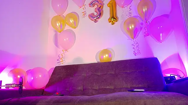 SeleneGibson   online show from December 19, 8:27 pm