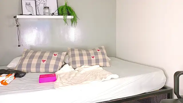 SeleneGibson   online show from April 2, 7:22 pm