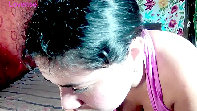 Snapshot of Bonnie_and_wizkhal chatting on November 30, 8:35 pm Bonnie and wizkhal online show from November 30, 8:35 pm