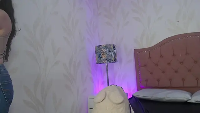 Snapshot of Emmy_Palacios chatting on November 28, 12:08 pm Emmy Palacios online show from November 28, 12:08 pm