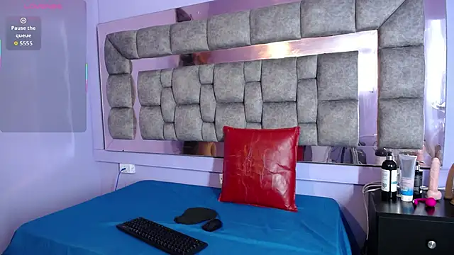 Snapshot of Gigi_Scott_ chatting on October 25, 3:14 am Gigi Scott online show from October 25, 3:14 am