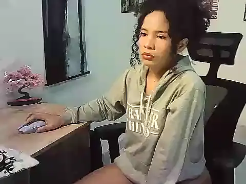 Snapshot of Gigi_Scott_ chatting on December 14, 2:28 am Gigi Scott online show from December 14, 2:28 am