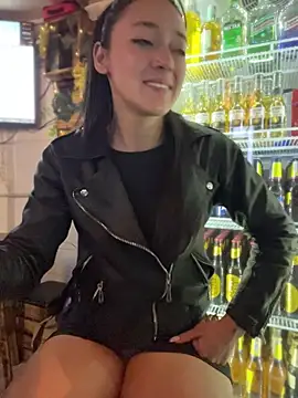 Snapshot of Lia__white chatting on November 6, 1:28 am Lia white online show from November 6, 1:28 am